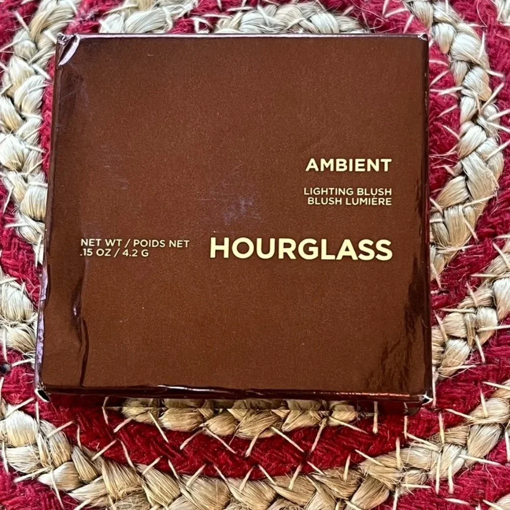 Hourglass Ambient Lighting Blush in Diffused Heat